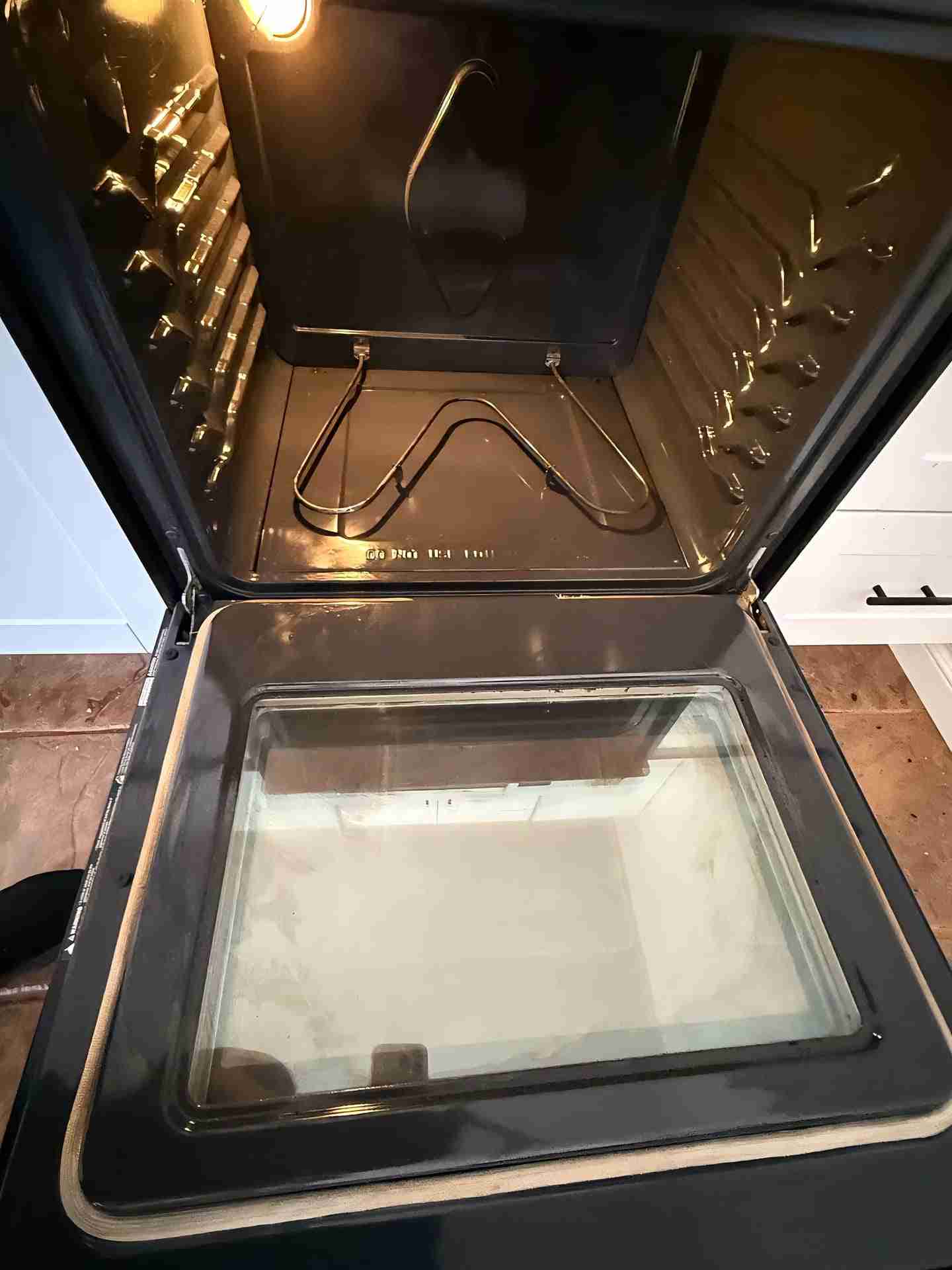 Oven door and interior after deep cleaning glass visibly transparent.
