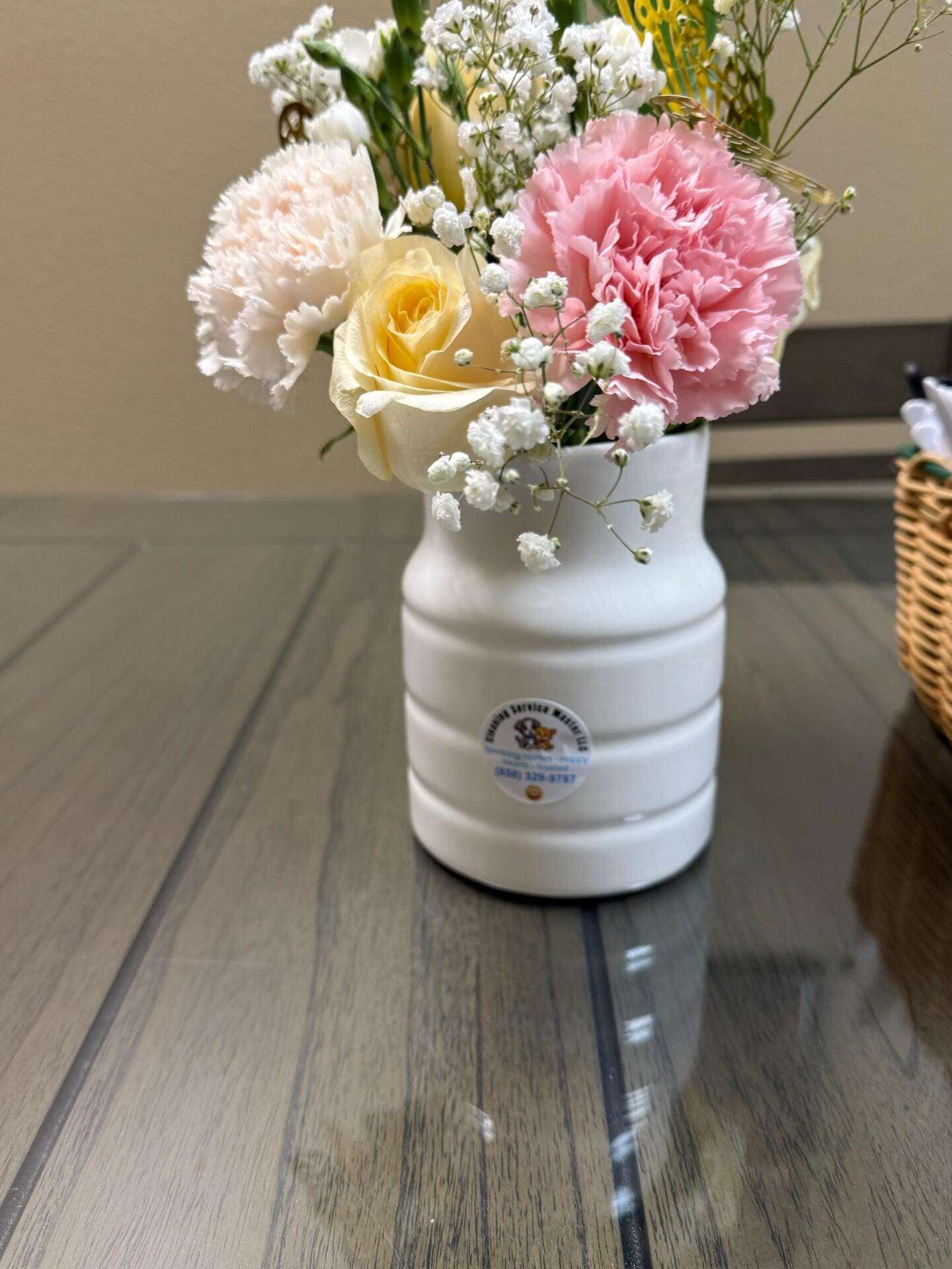 Fresh flowers in a professionally cleaned San Diego home after deep cleaning service